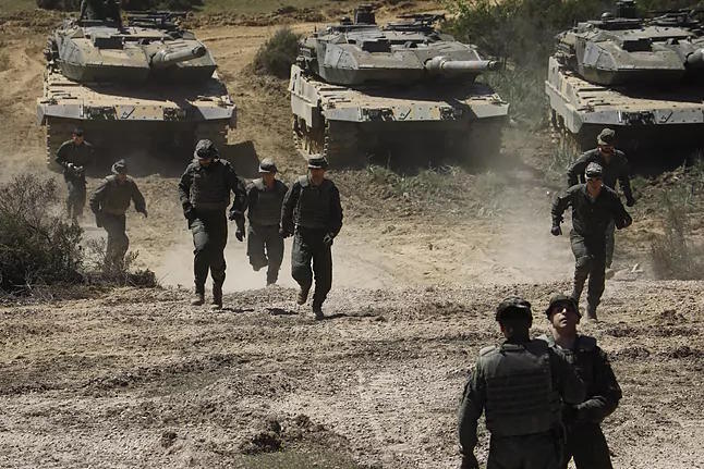 Image of military maneuvers with Leopard tanks.