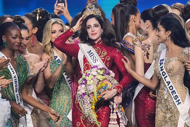 Mexican Fátima Bosch right after being crowned Miss Universe.