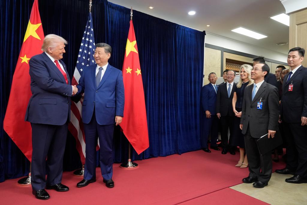President Donald Trump, left, and Chinese President Xi Jinping