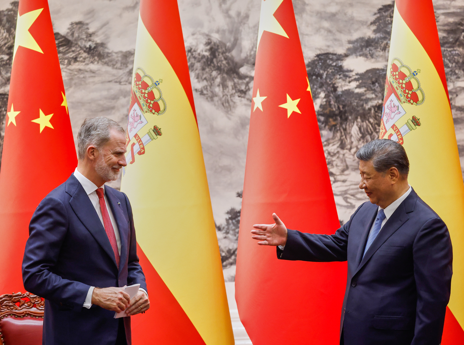 Spain's King Felipe VI and Chinese President Xi Jinping, right.