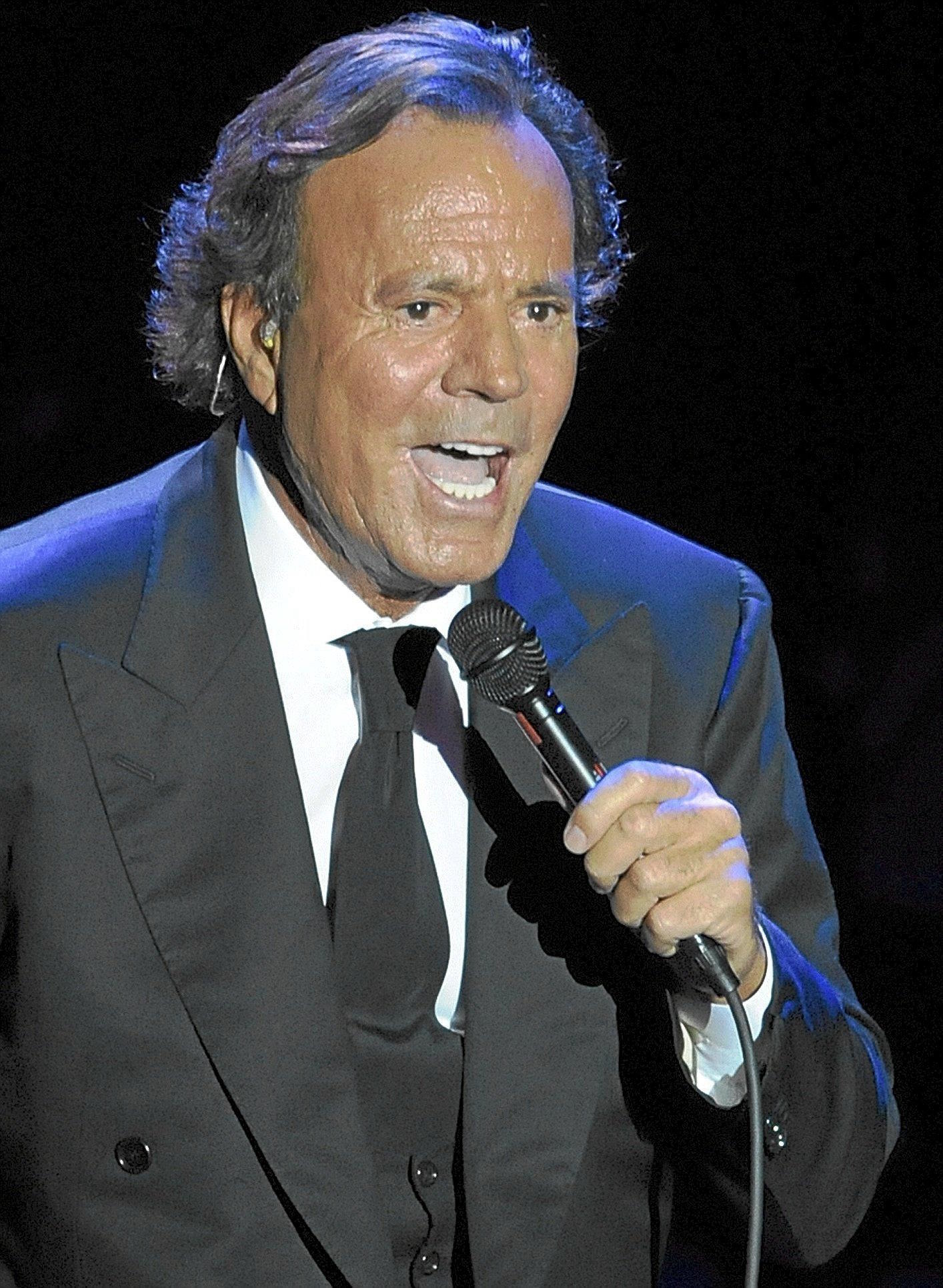 Julio Iglesias.