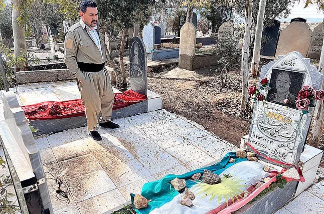 Cemetery of the PDKI martyrs at their base in Koya.