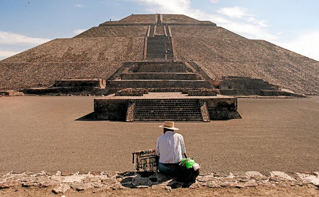 Image of a vendor waiting for tourists next to the Aztec Pyramid of the Sun in Teotihuacan