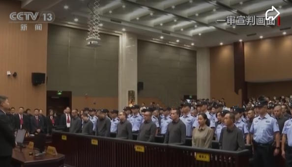 China executes 11 members of the Ming family mafia clan.