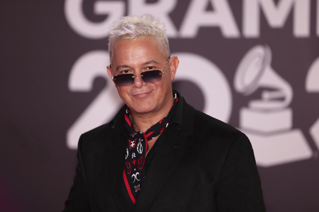 Alejandro Sanz arrives at the 24th annual Latin Grammy Awards