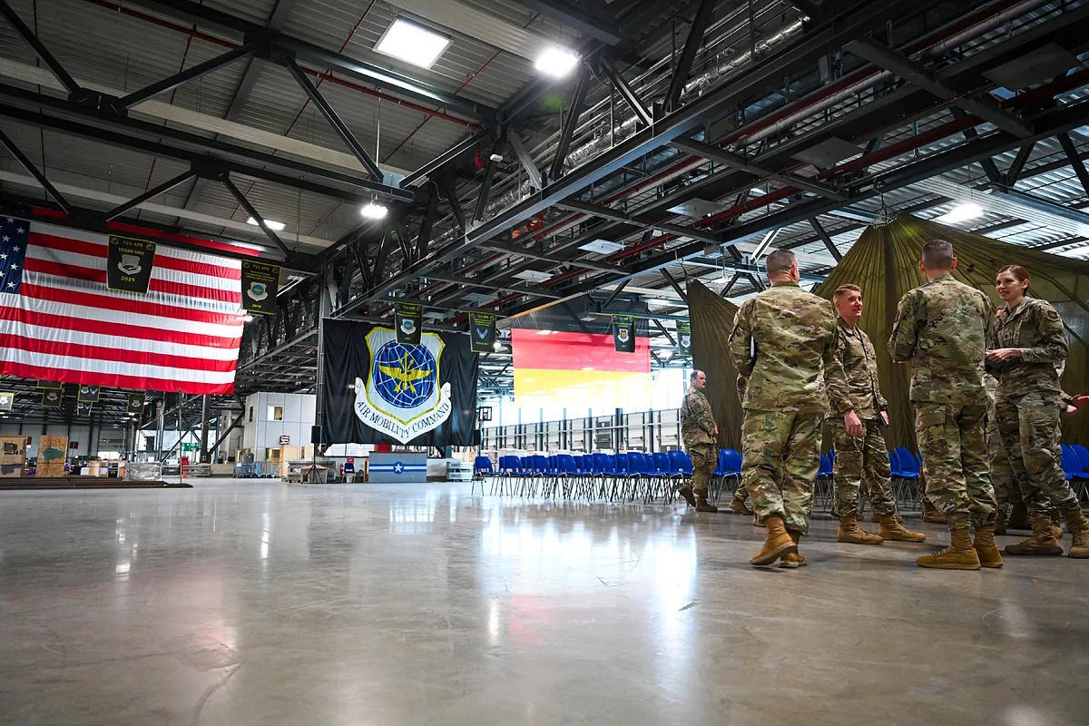 U.S. Air Force personnel at Ramstein Air Base (Germany).