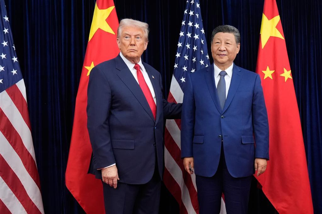 President Donald Trump, left, and Chinese President Xi Jinping
