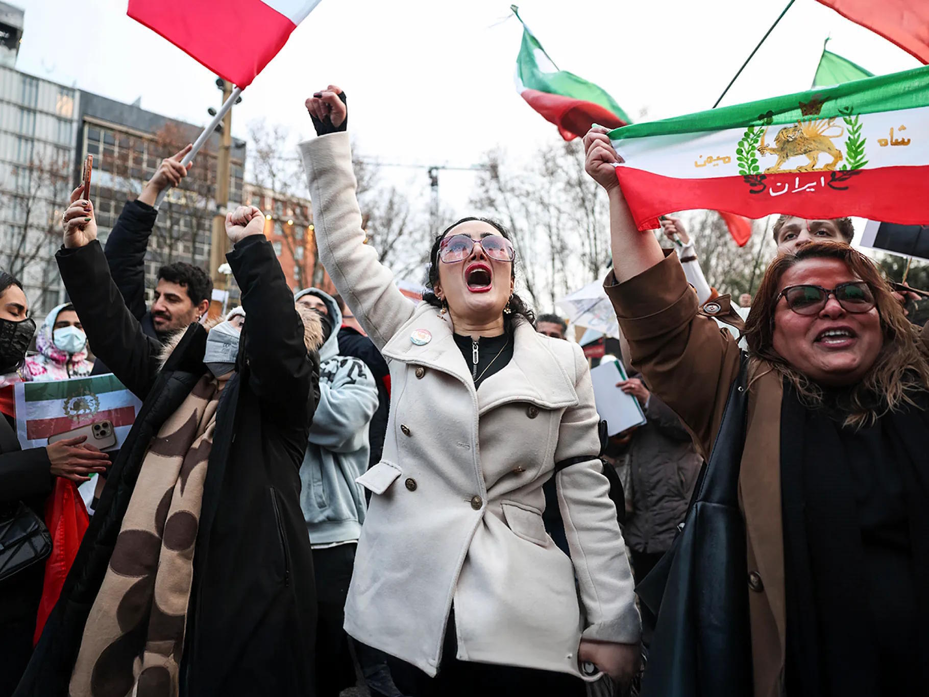 Meddis Tavakkoli (in a white jacket) protests against the repression of the Iranian regime in Madrid last January.