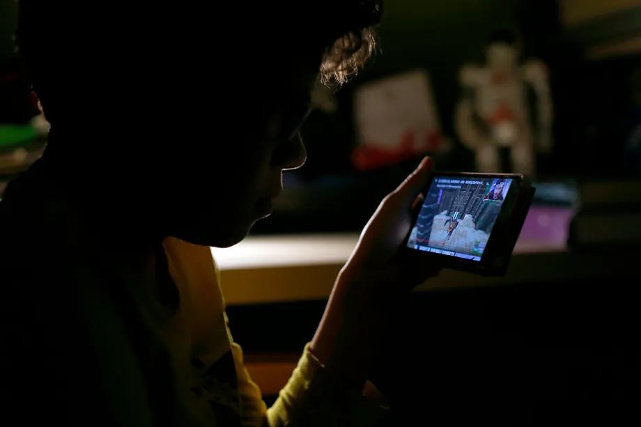 Over 350 experts warn of the risks of age verification on the internet