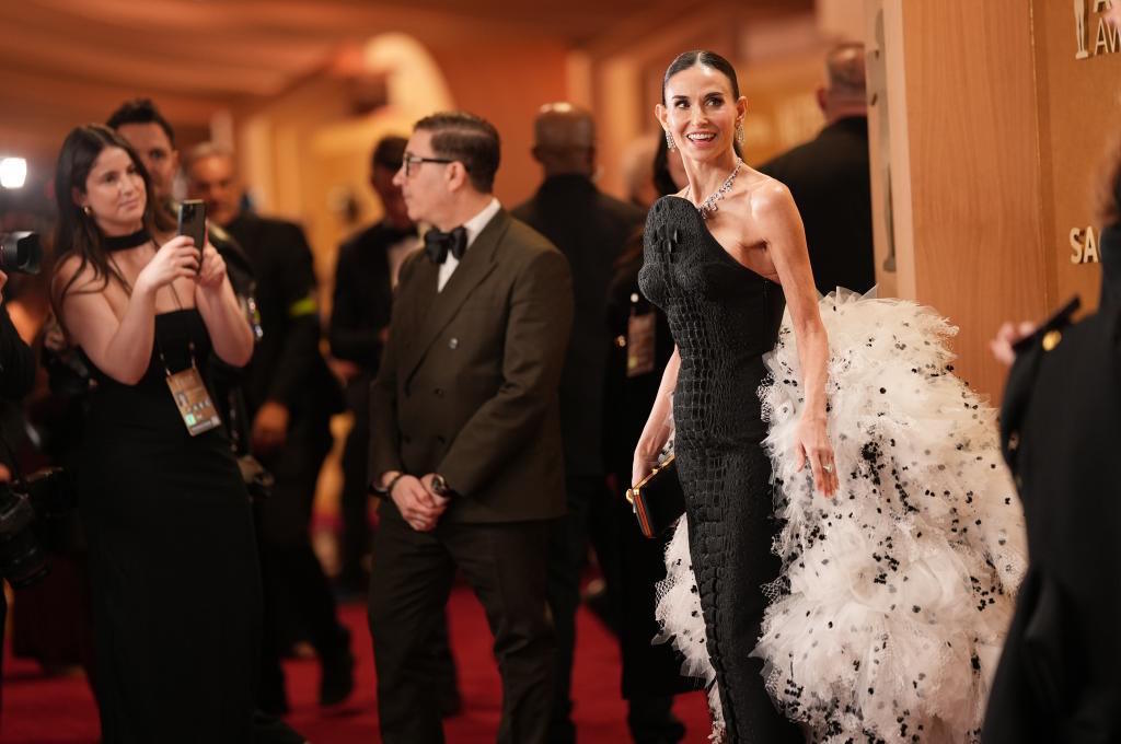 Demi Moore arrives at the 32nd Screen Actors Guild Awards.
