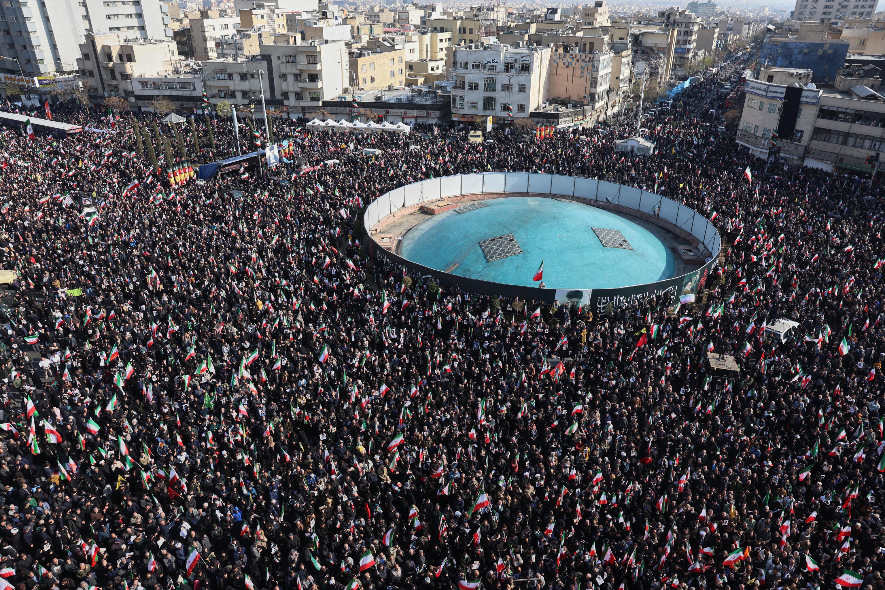 People gathered at a march in support of Ayatollah Mukhta Khamenei.