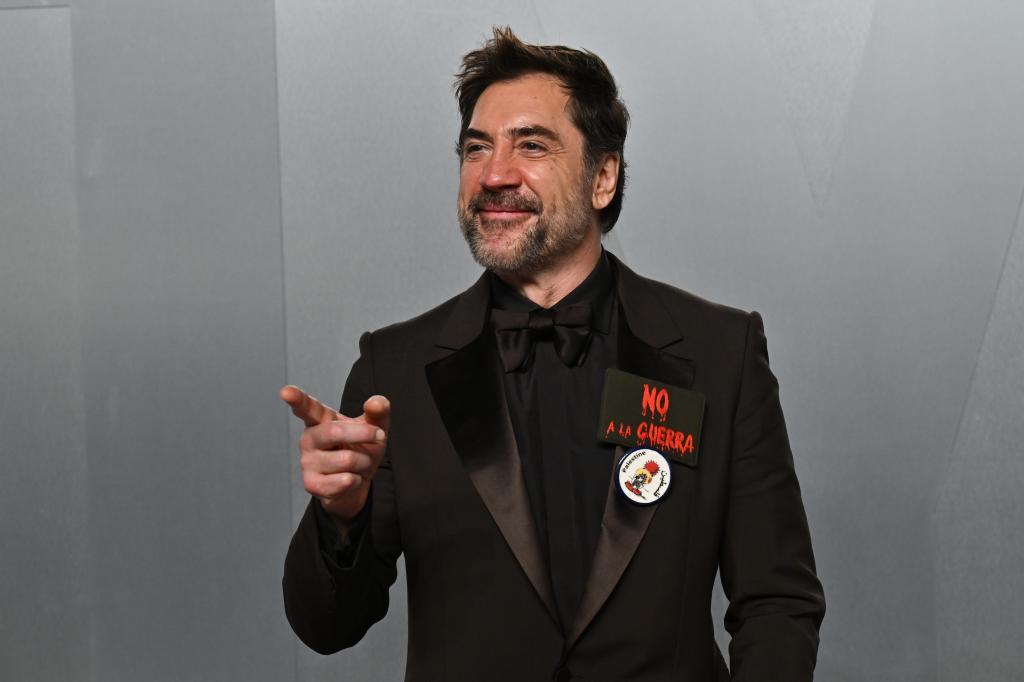 Javier Bardem arrives at the Vanity Fair Oscar Party