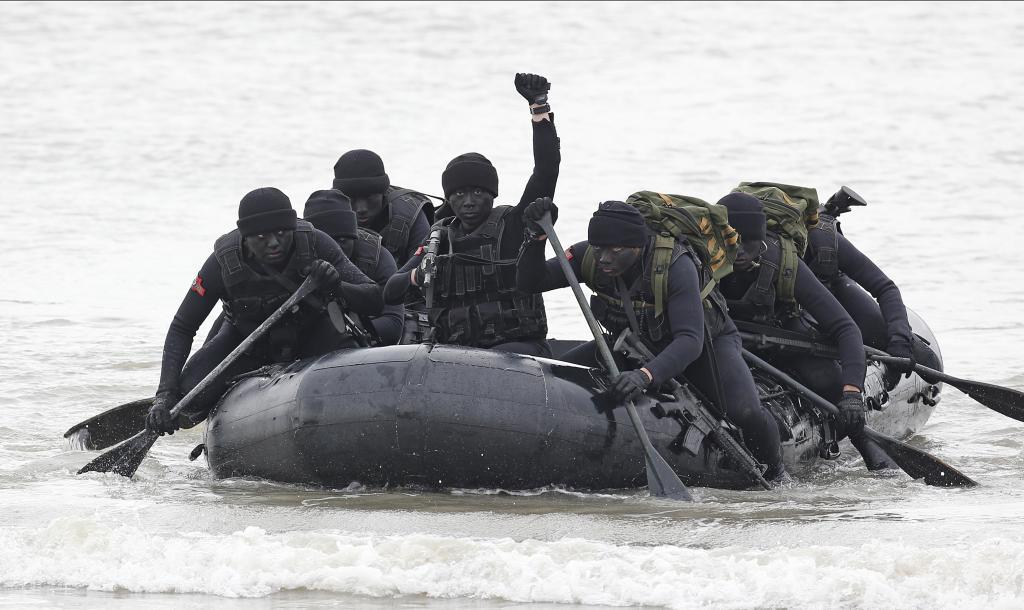 Taiwan's "frogmen" Marines.