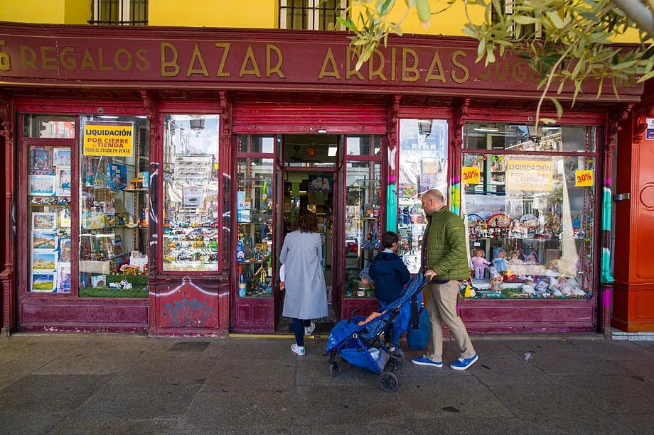 Bazar Arribas, located at number 16 Plaza Mayor.