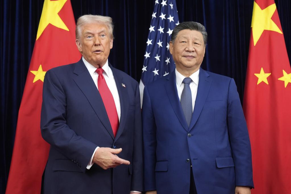 President Donald Trump, left, and Chinese President Xi Jinping
