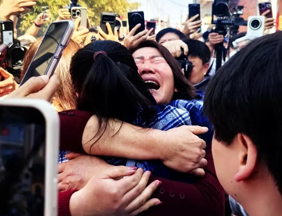 Hong and her mother embrace after nearly three decades apart.