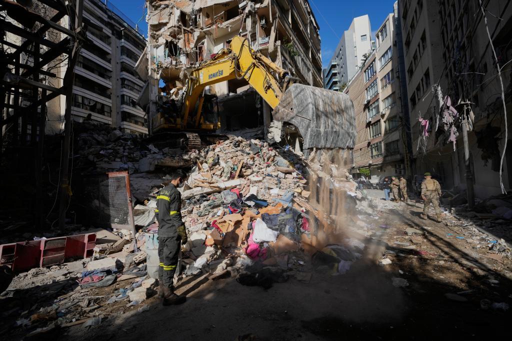 The bombings have impacted both commercial and residential areas, including central areas of the capital, Beirut, raising strong international concerns about the escalation of violence.

According to preliminary reports, the attacks have intensified in the last hours, leaving hundreds injured and numerous buildings destroyed. Emergency teams continue to work among the rubble in search and rescue operations, fearing that the number of victims will continue to rise.

The intensification of military operations by Israel comes shortly after a ceasefire was announced in the war with Iran, creating uncertainty about the evolution of the conflict in the Middle East. Analysts warn that this new offensive could further destabilize the region.

Meanwhile, international organizations have called for restraint and respect for international humanitarian law, especially given the impact of the attacks on densely populated areas. The international community continues to closely monitor the events, amid urgent calls to halt violence and protect the civilian population.