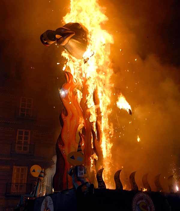 Murcia celebrates the Burial of the Sardine.
