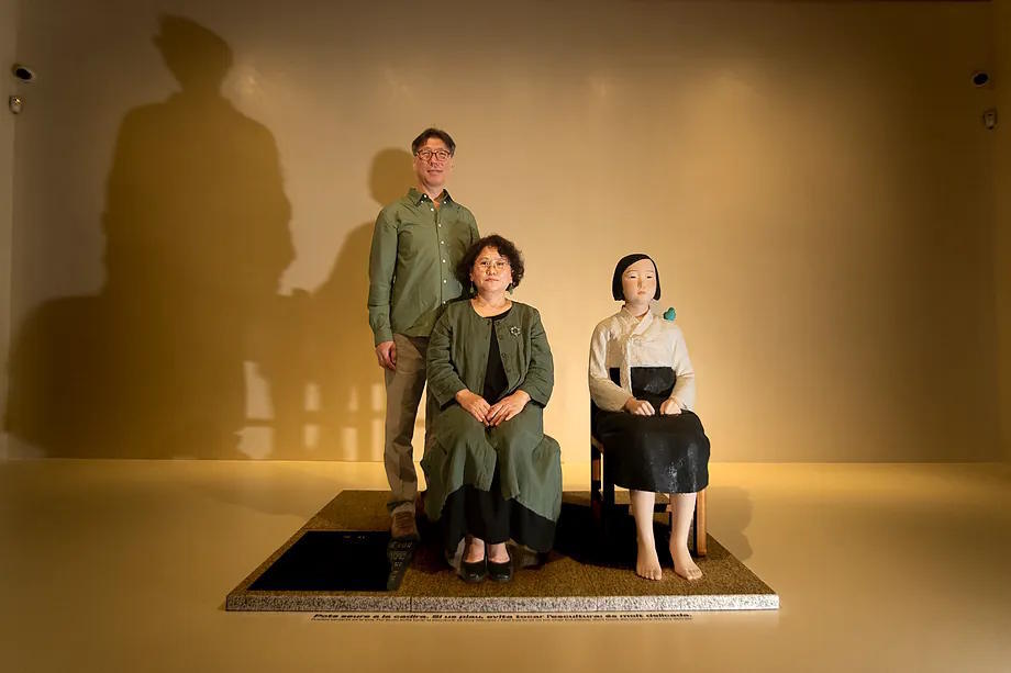 Artists Kim Seo-Kyung and Kim Eun-Sung with a version of 'Statue of a Girl of Peace'.