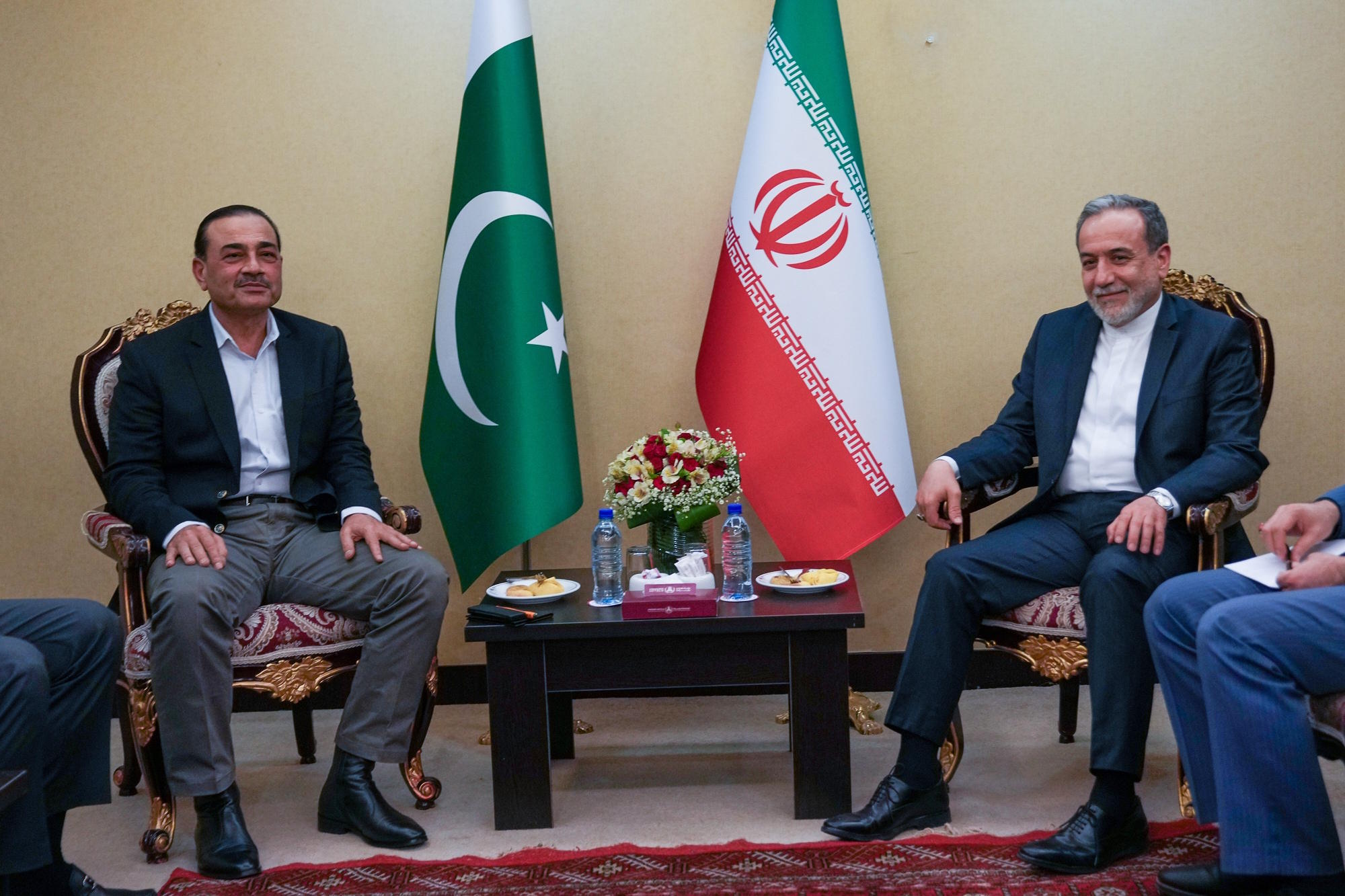Iranian Foreign Minister Abbas Araghchi, right, meets with Pakistan's army chief, Field General Asim Munir, in Tehran.