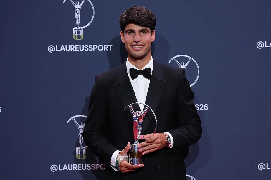 Alcaraz, with his Laureus award.