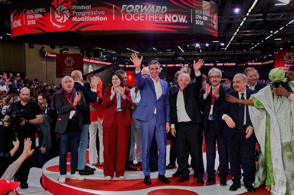 Spain's Prime Minister Pedro Sanchez, center, and Brazil's President Luiz Inacio Lula da Silva
