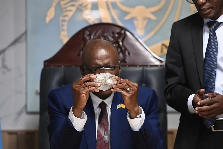 Former Botswana President Mokgweetsi Masisi holds the 2,492-carat diamond extracted from one of its mines.