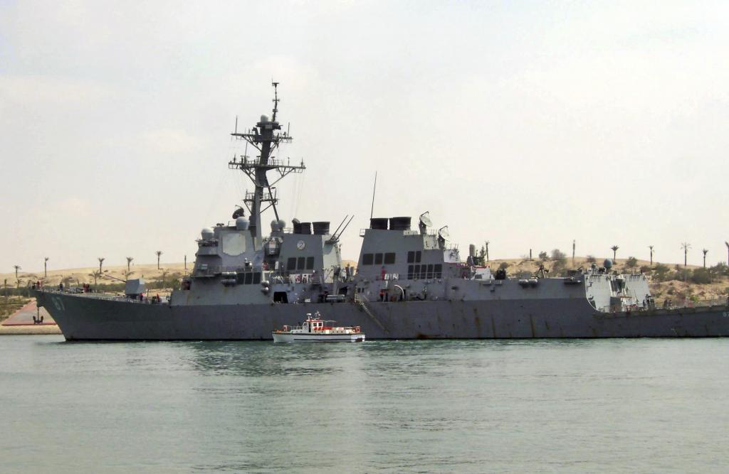 U.S. destroyer USS Mason sails in the Suez canal.