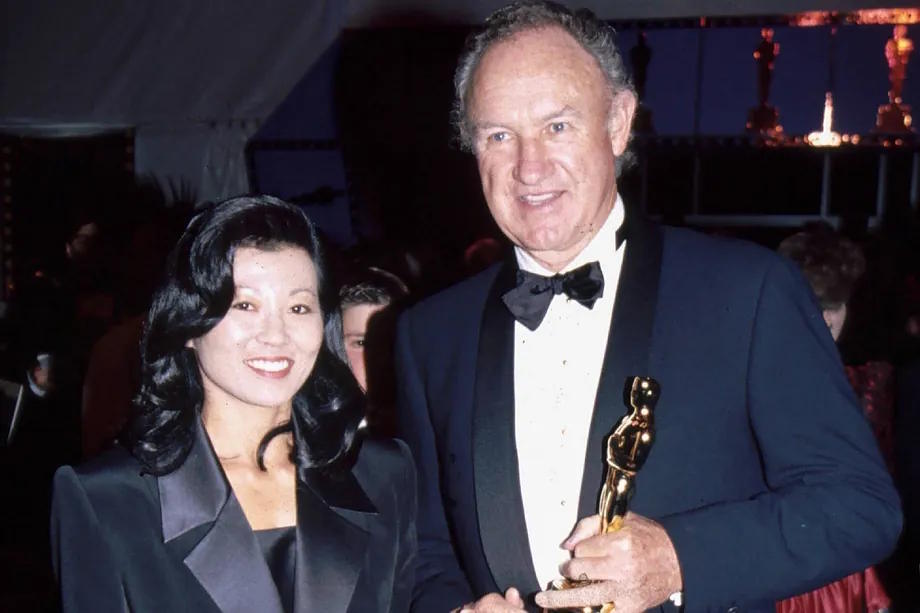Gene Hackman and his wife, Betsy Arakawa, in 1995.