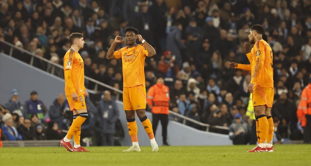 Tchouameni and Valverde during a Real Madrid match.