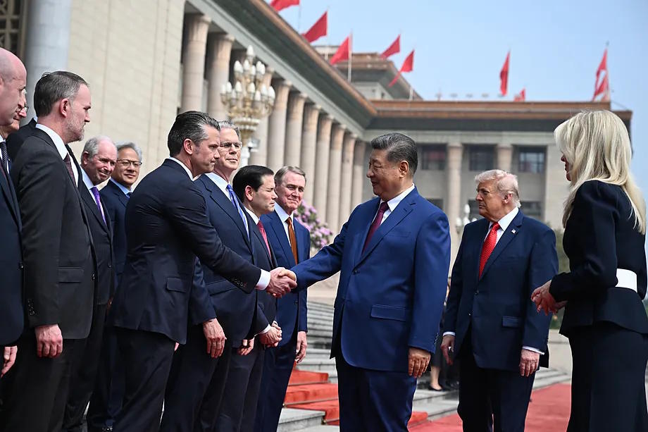 Xi Jinping greets the U.S. delegation.