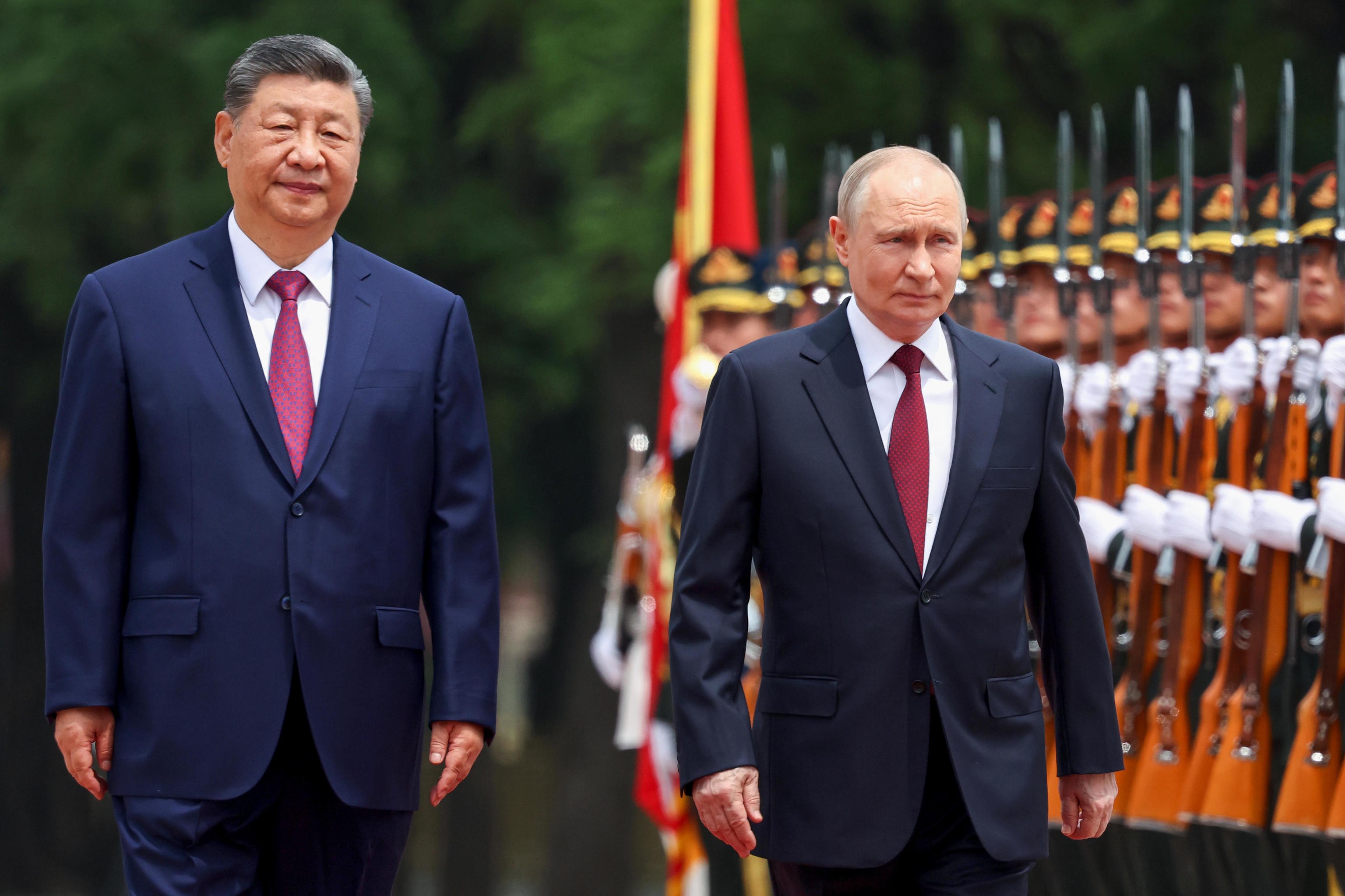 Xi Jinping and Putin during the welcome ceremony for the Russian leader.