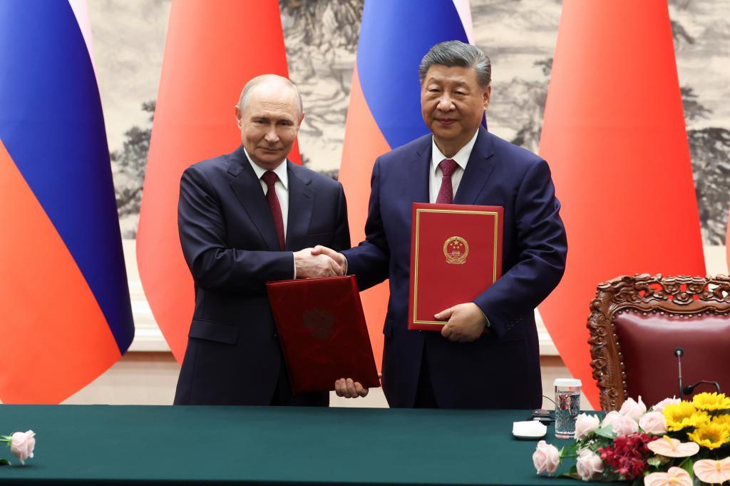 Russian President Vladimir Putin, left, and Chinese President Xi Jinping