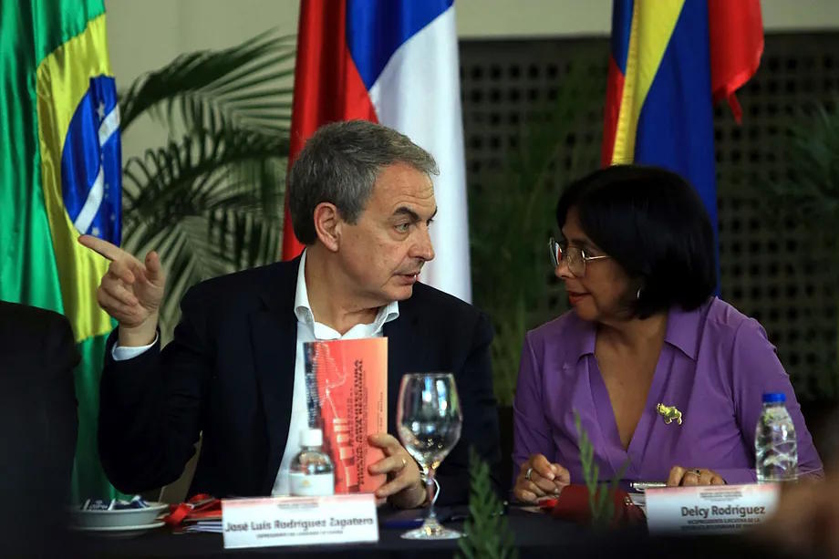 Former Spanish President, Zapatero, alongside Venezuelan Vice President, Delcy Rodr�guez.