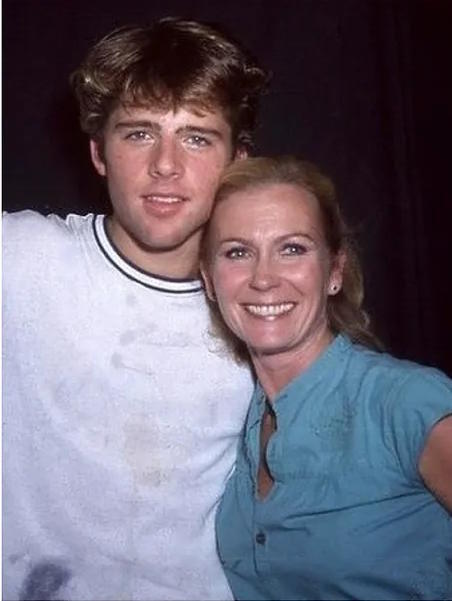 Maxwell Caulfield and Juliet Mills, in the 80s.