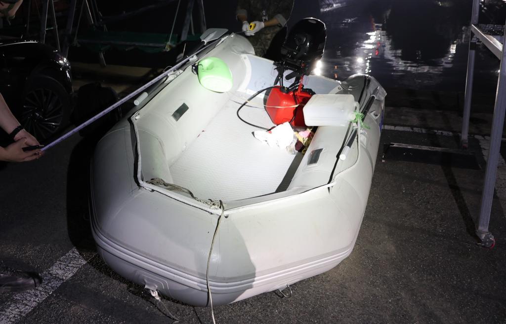 The rubber boat that a Chinese national had boarded