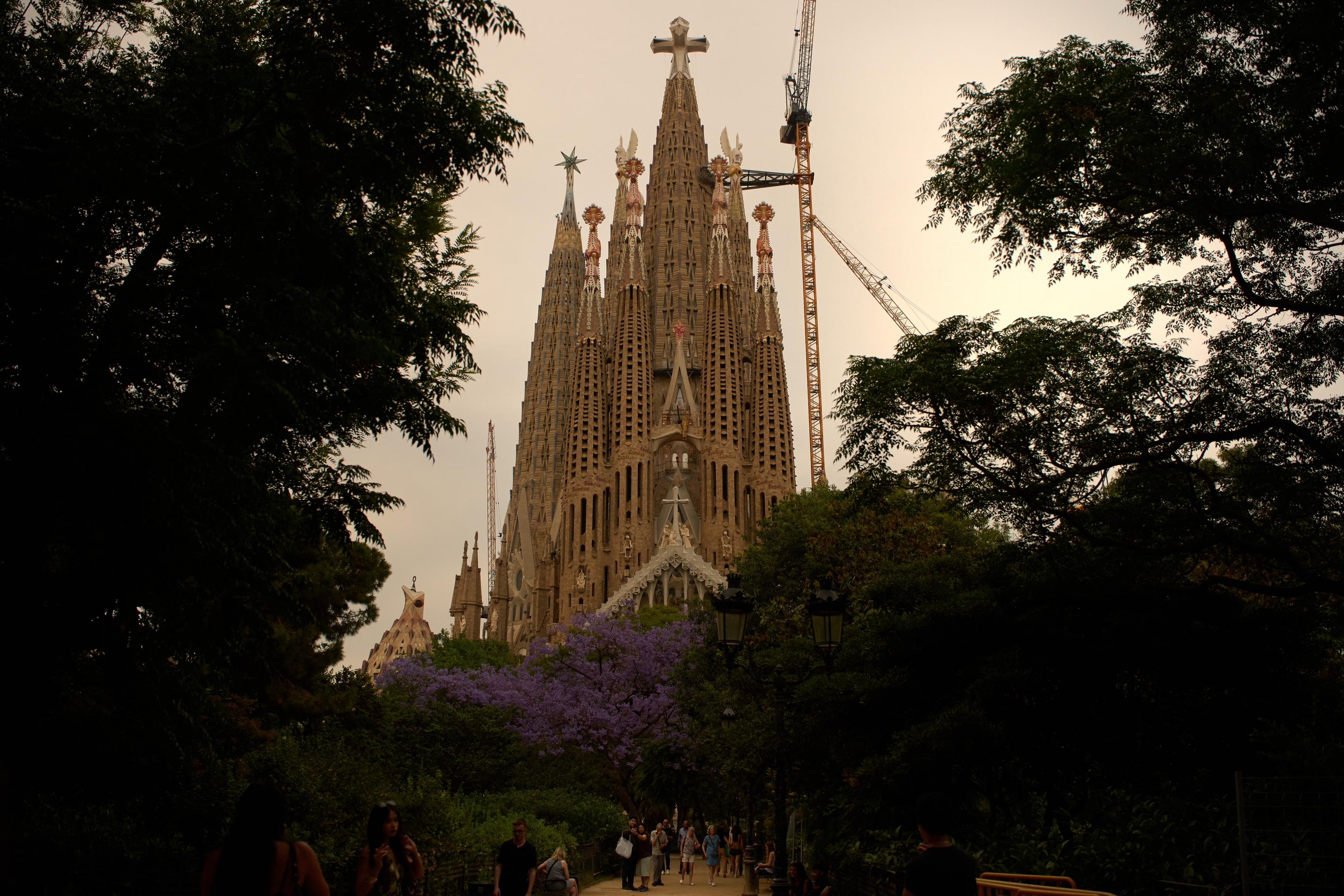Catalan Independence Movement Mobilizes Against Pope's Plan to Bless Sagrada Fam�lia Tower in Spanish