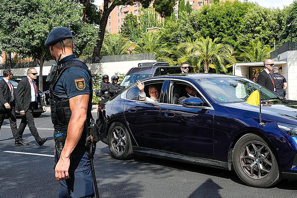 Police officers deployed in front of the Apostolic Nunciature.