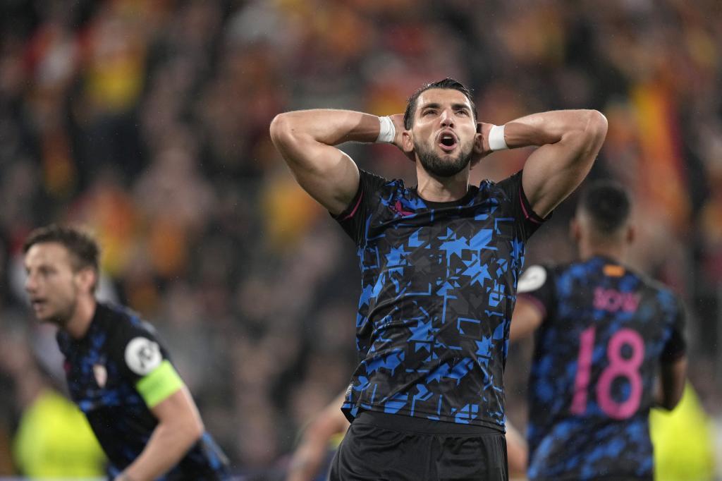 The Spanish football player Rafa Mir.