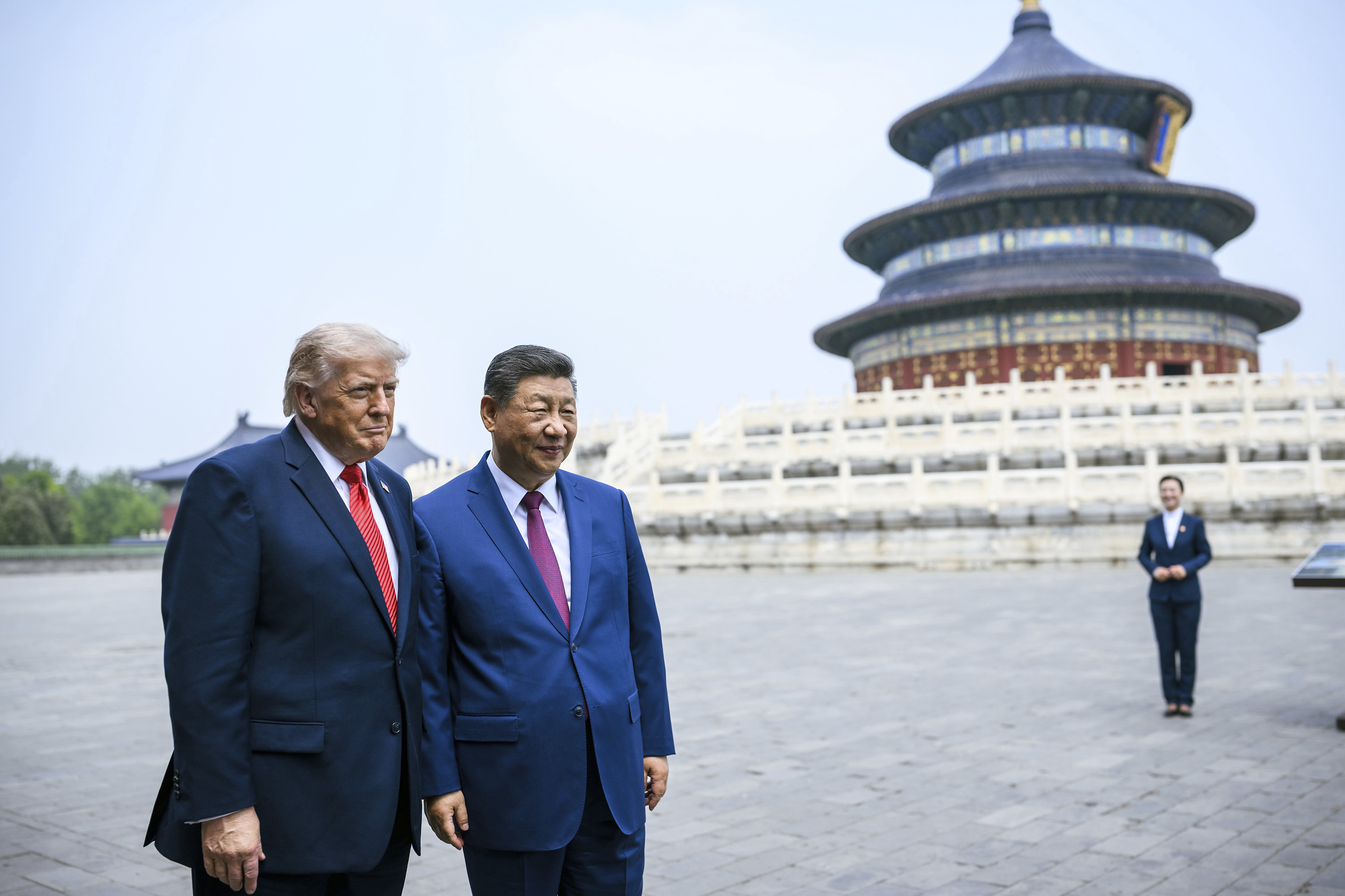 Chinese President Xi Jinping, right, poses with U.S. President Donald Trump.