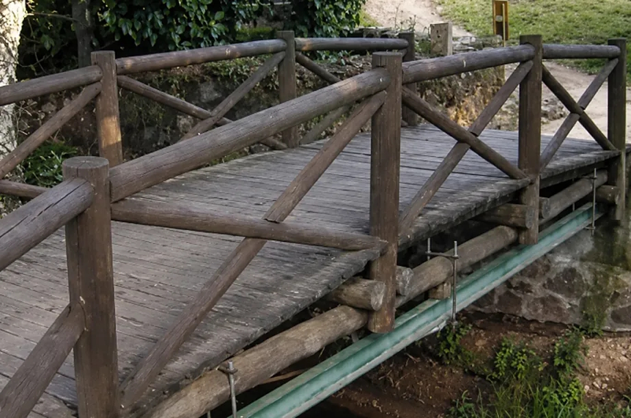 The world's smallest international bridge.