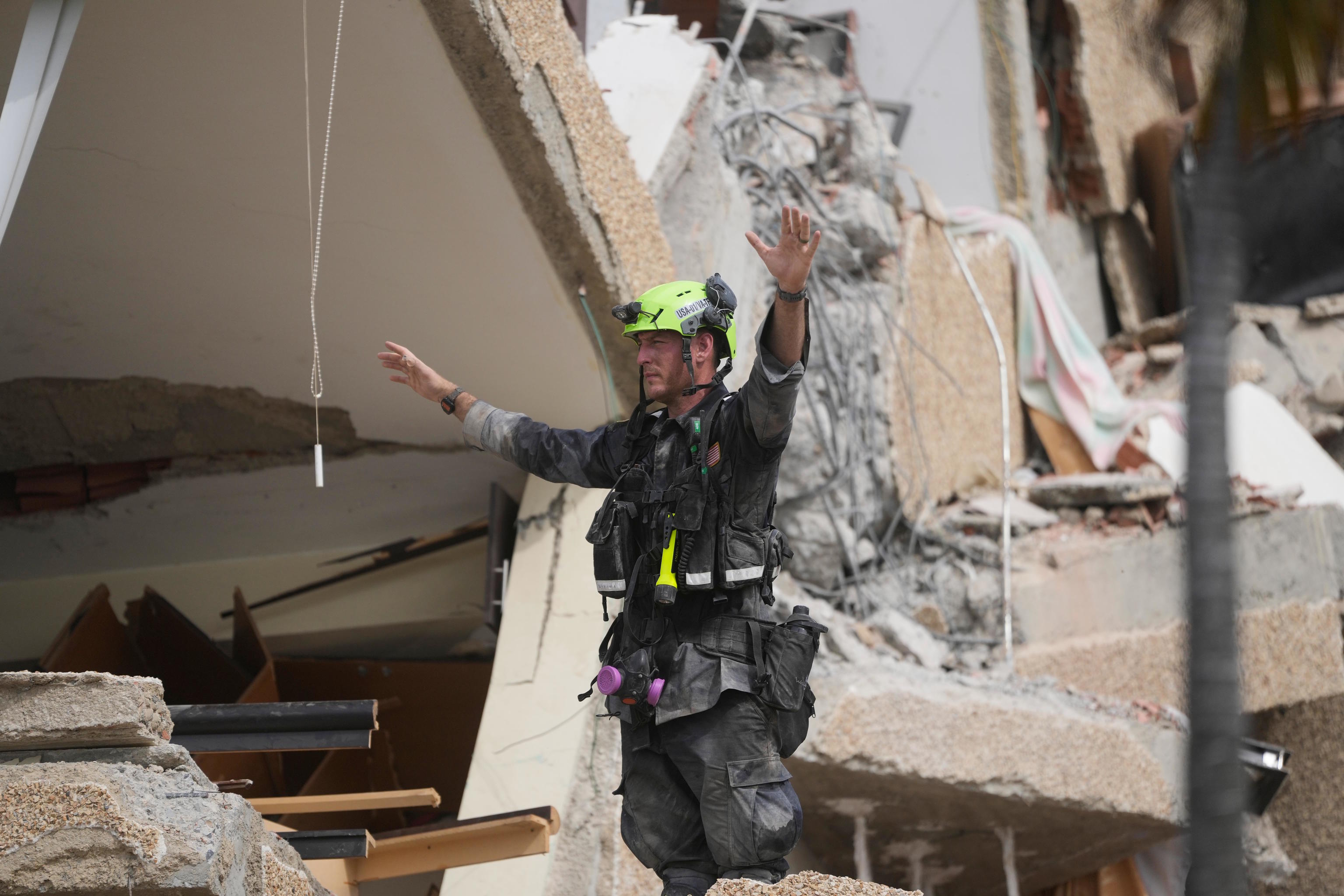 A rescuer observes rubble in an area affected by the earthquakes in Catia La Mar (Venezuela).