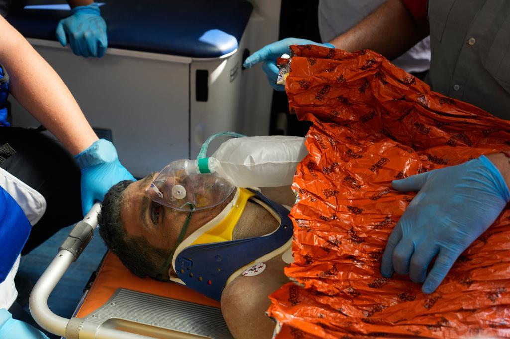Rescue workers attend to Hern�n Alberto Gil Flores