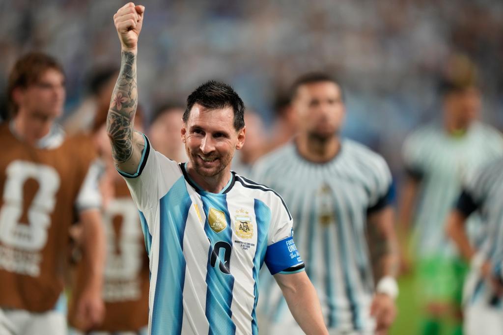 Lionel Messi celebrates Argentina's 3-2 victory over Cape Verde