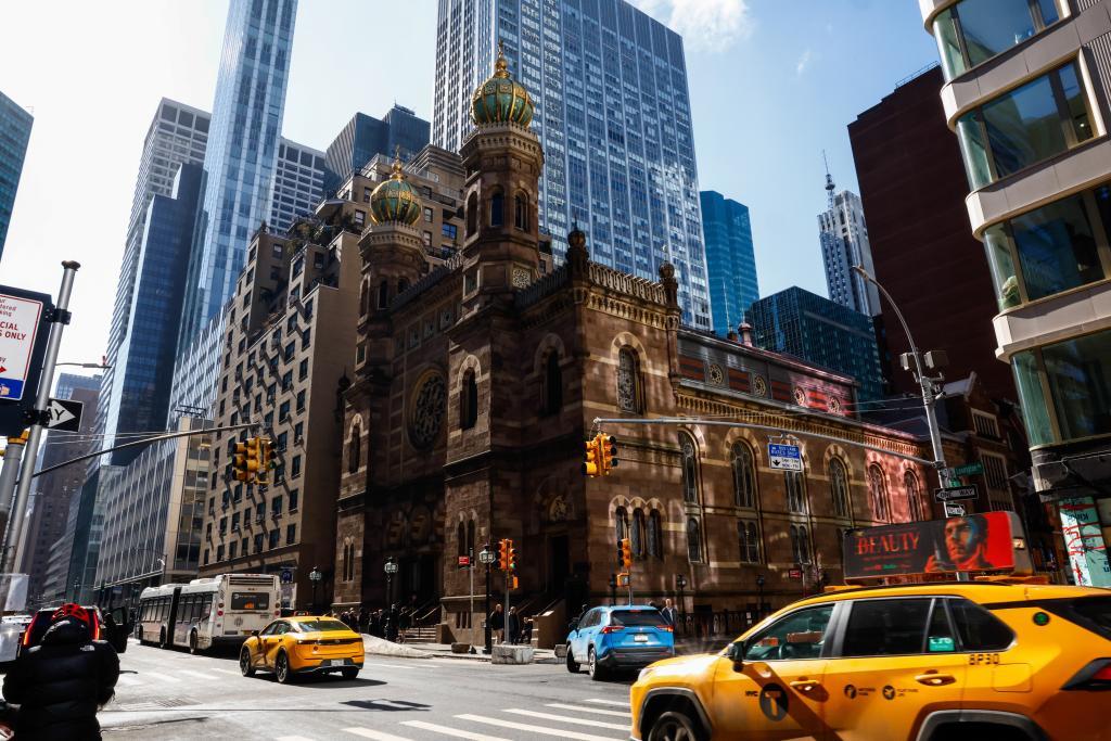 Exterior view of the Central Synagogue of New YorK.
