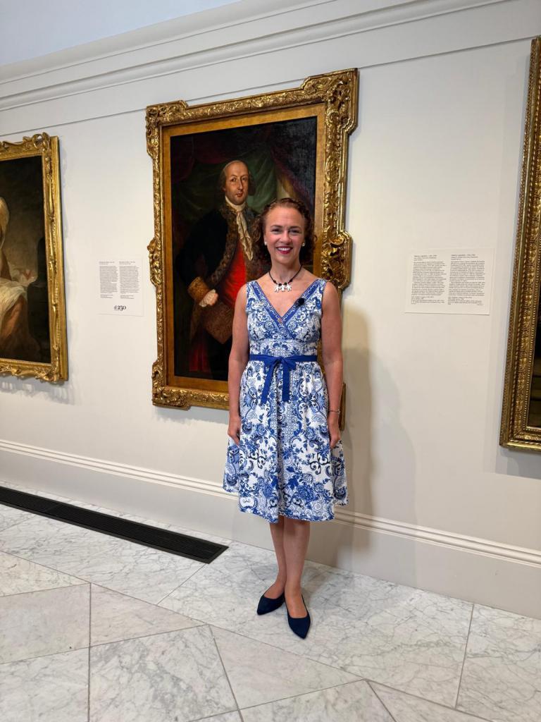 Teresa Valcarce with the new portrait of G�lvez at the National Portrait Museum in Washington, D.C.
