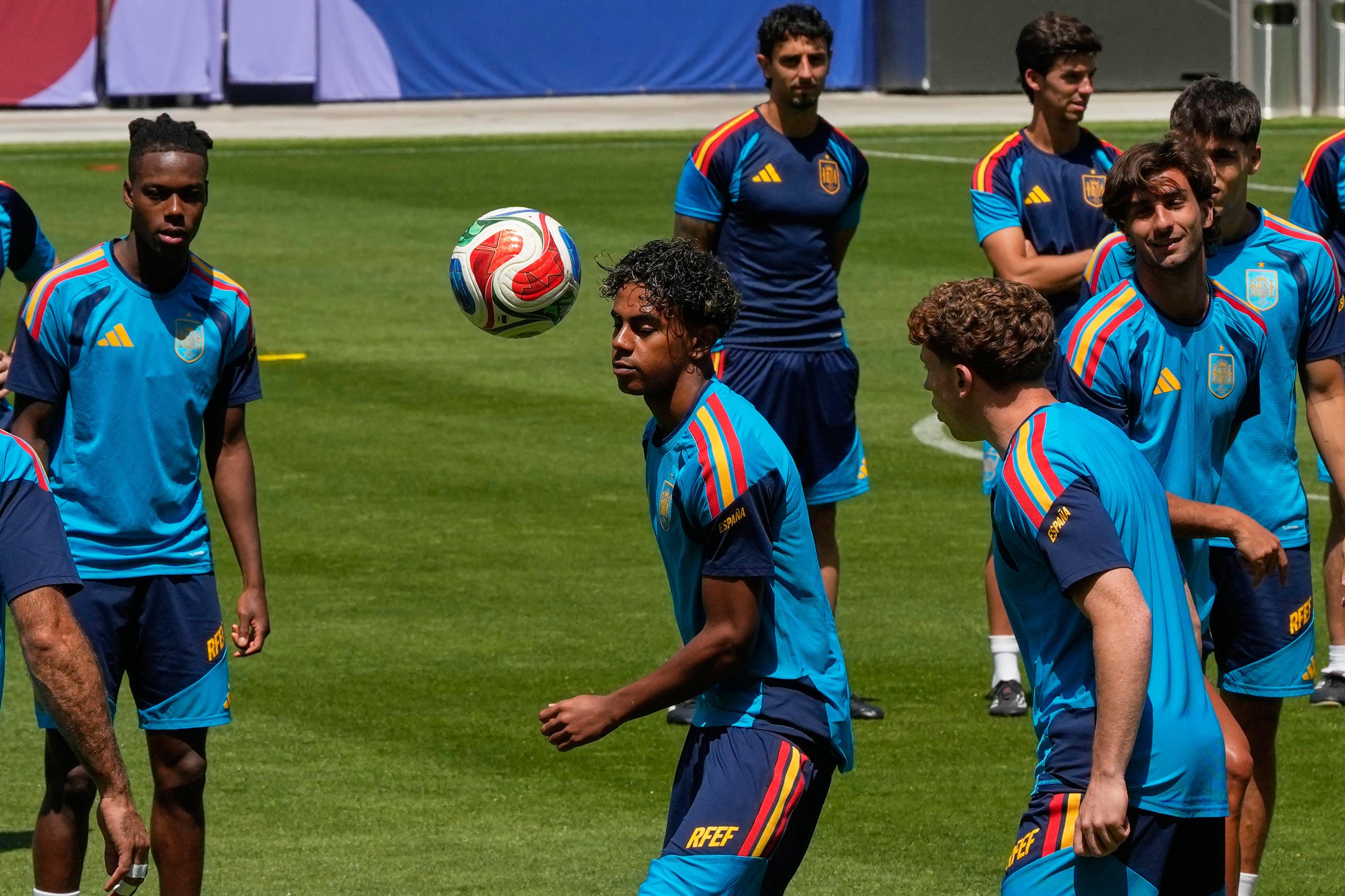 Spain's Lamine Yamal, center, and teammates attend a training session.