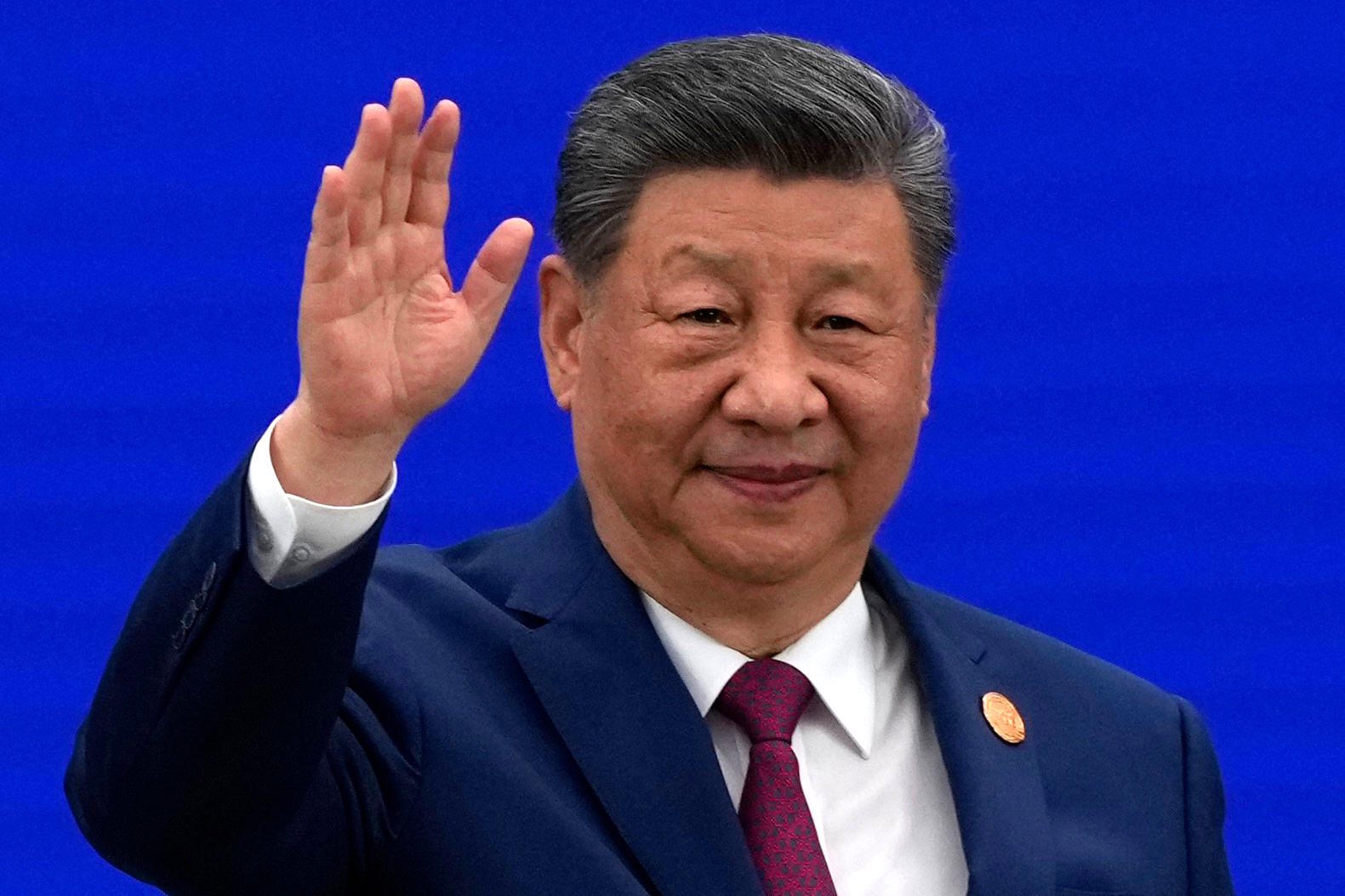 Chinese President Xi Jinping waves.