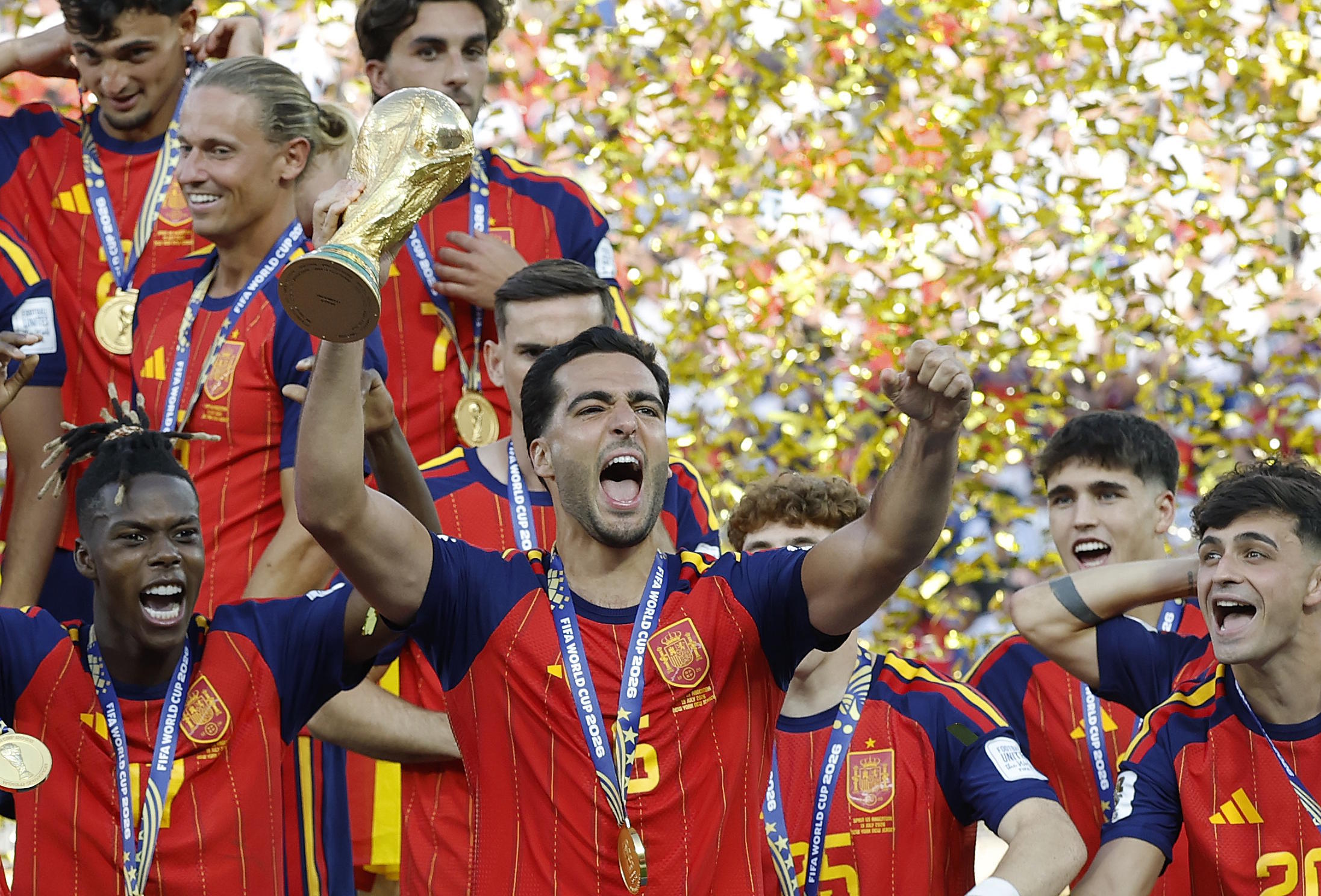 The players of Spain, with the Cup.