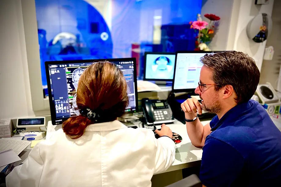 Jes�s Silva Rodr�guez reviews imaging tests during the research.